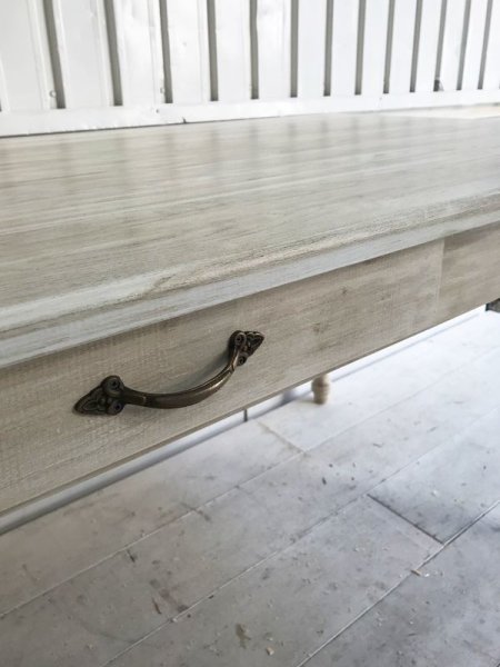 真鍮製の取っ手は100種類以上から選べます。