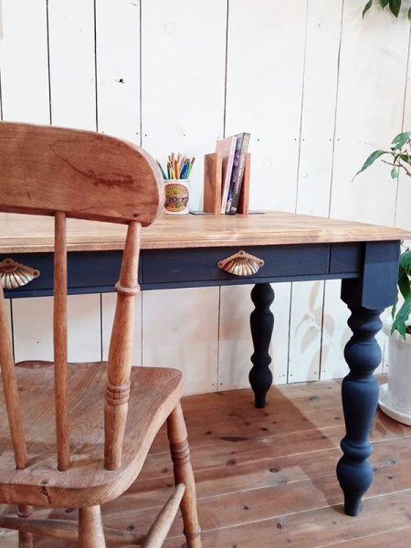 パイン材を使ったキッズデスク、新学期に向けていかがでしょうか?