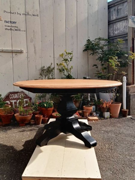 直径1300mm(130cm)の大きなラウンドテーブルをオーダーメイドで製作します。