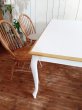 写真のホワイト＆ゴールド以外にもカラーオーダーができる猫脚ダイニングテーブルです。