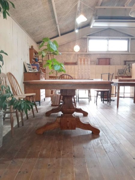 アパレルやホテルなど大きなテーブルが必要な店舗什器に大変おすすめです。