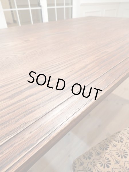 こちらの写真はヒュームドブラウン色、カラーバリエーションを御覧ください。