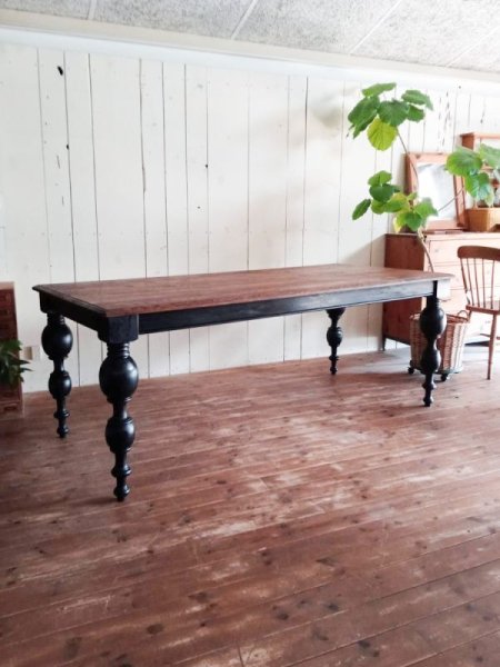 別荘やヴィラなど特別な空間に、飲食店にもおすすめの大きなテーブル(2000mm)