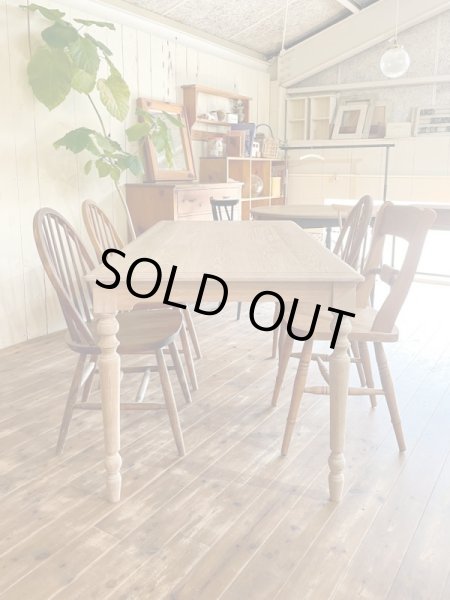 洋書スタイル、輸入住宅にぴったりのターンドレッグ(ろくろ脚)ダイニングテーブル