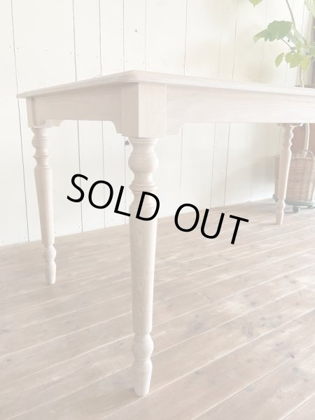 ろくろ脚ダイニングテーブルのオーダーメイド専門店です。