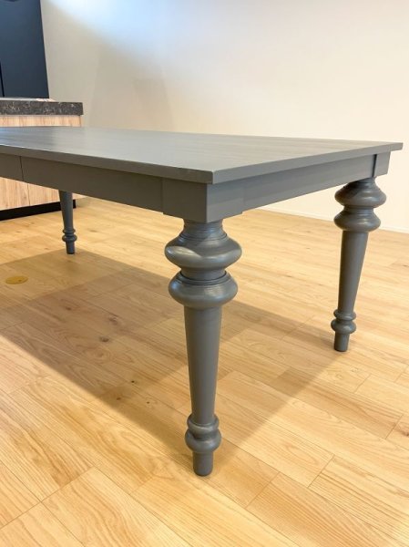 イタリアインテリアをイメージしたダイニングテーブル