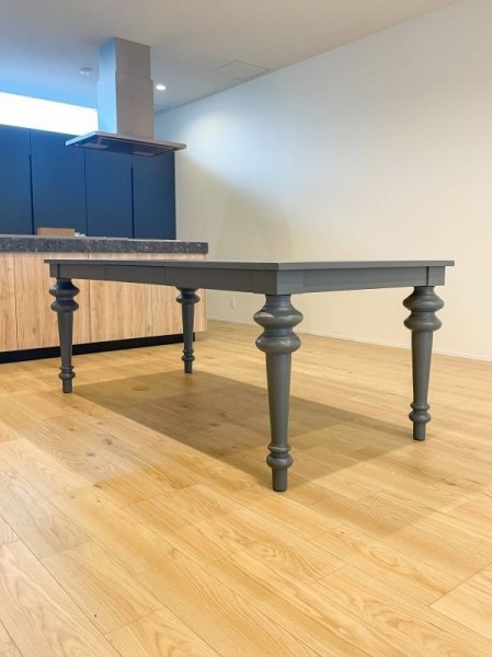 当店イチ太いろくろ足、存在感抜群です。