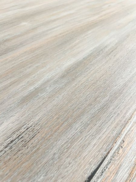 重ね塗りと研磨を施したシャビーシック仕上げ