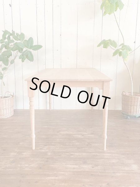 写真はW1600×D900mm、ダイニングテーブルとしても有能です。