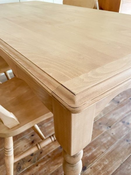 天板の端に直角に板を咬ませることで反り止め効果◎