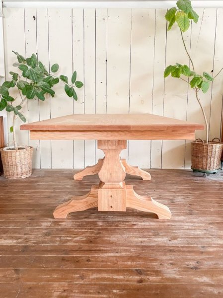 写真はW2000×D1000、最大2700までサイズオーダー対応いたします。