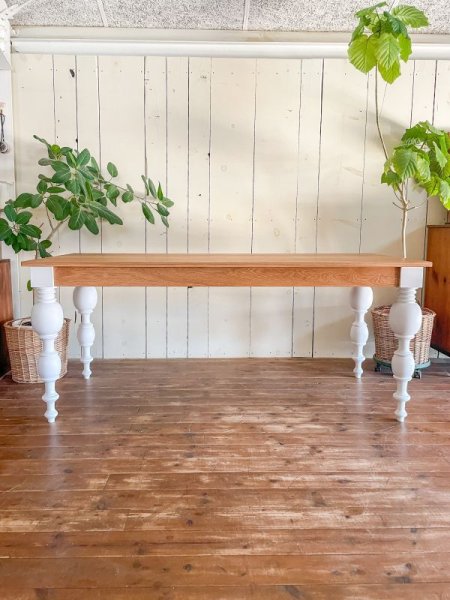 W1800✕D800サイズのろくろ脚オークダイニングテーブル。