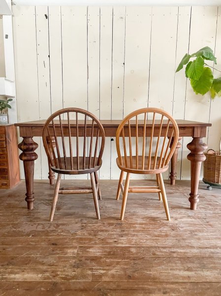 写真はW1600×D900mmの4人がけサイズ