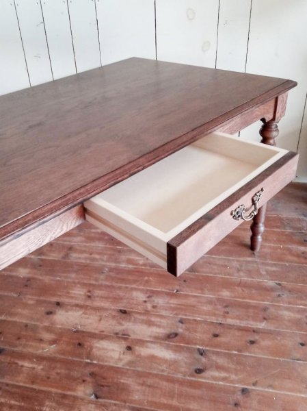 お好みで引出しがつけられます。