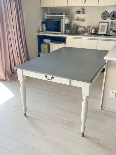 W1500×D970という特別なサイズオーダーのテーブルです。