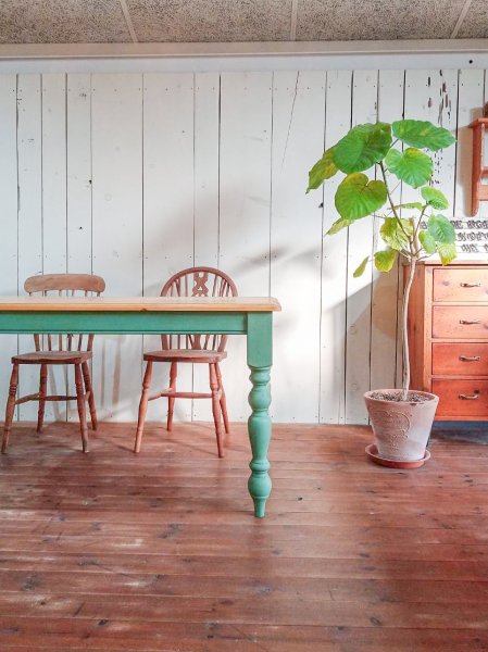 写真のエイジンググリーン以外に、基本21色をご用意しております。