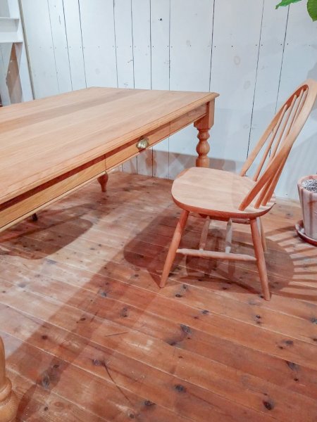 お好みで引出しを設置できます。