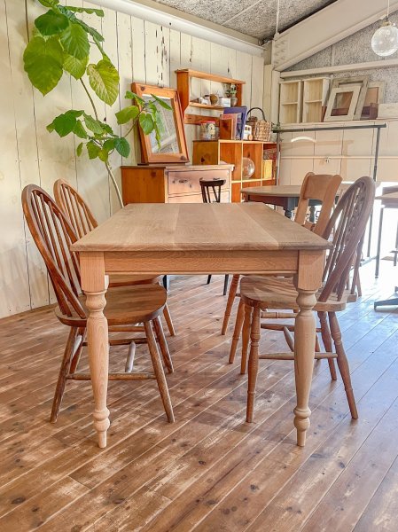 アンティークチェアや輸入チェアがよく似合います。