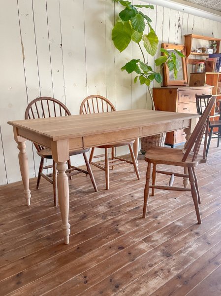 ターンドレッグダイニングテーブルの専門店です。