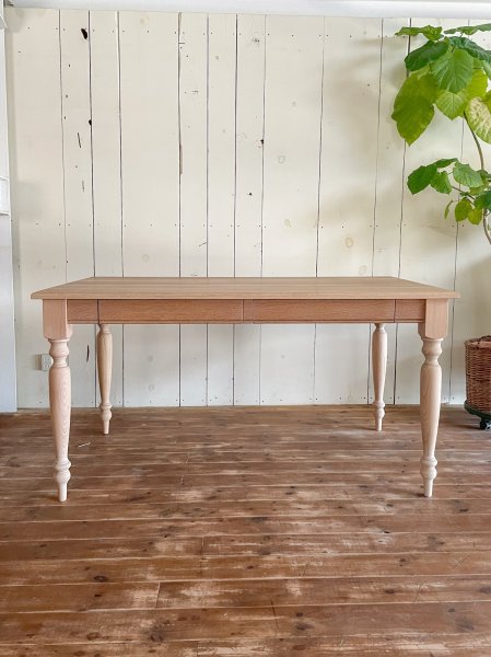 写真はW1400✕D800、4人がけオークテーブル