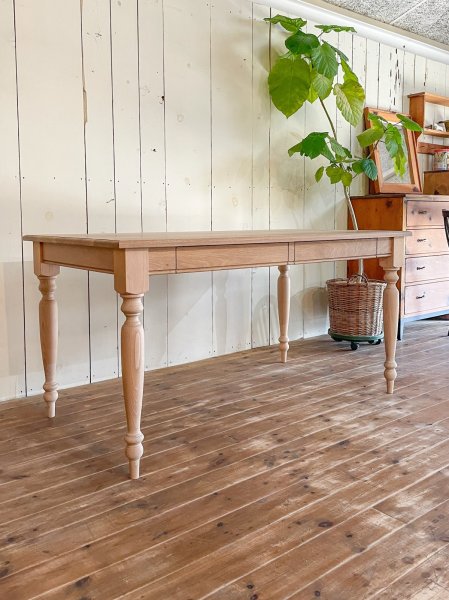 お好みで引出しの設置が出来ます。