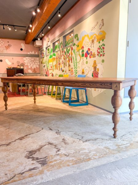 写真はW2700✕D1000mmの製造限界に近い大きなテーブルです。