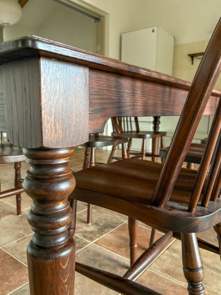 幕板はえぐりカットして足元を広くしています。