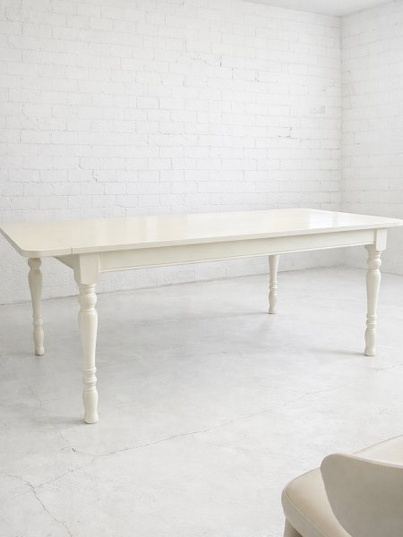 通常時1600→左右に天板を追加して2100まで新調できます