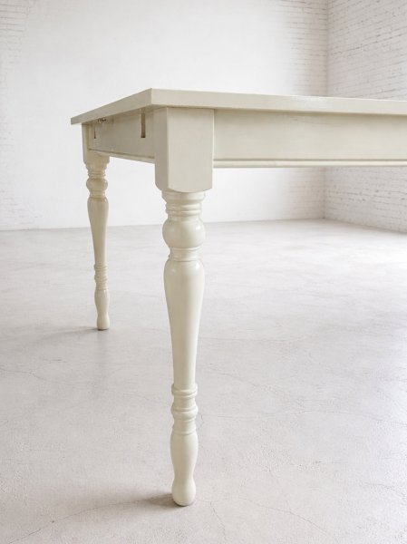 ろくろ足「スレンダー」を使ったターンドレッグダイニングテーブル