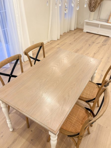 写真の天板は特注グレイッシュ色、カラーオーダー承ります。