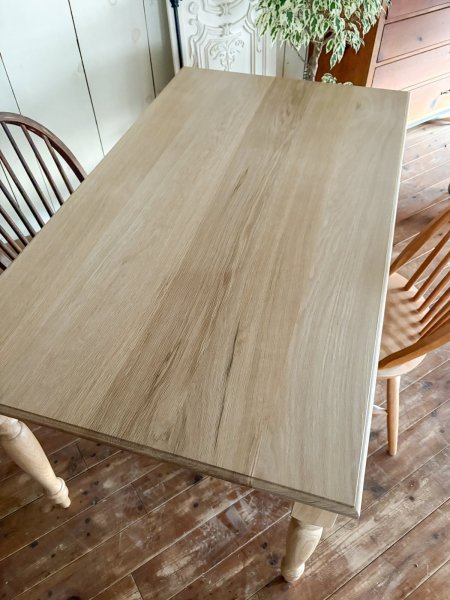 自然の力強さを感じる木目、無垢家具の魅力です。