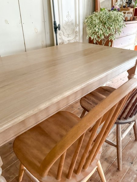 ナチュラルで明るい食卓作りにおすすめです。