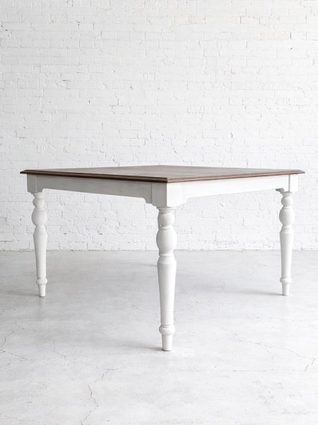 スクエアのダイニングテーブルをオーダーメイドで製作