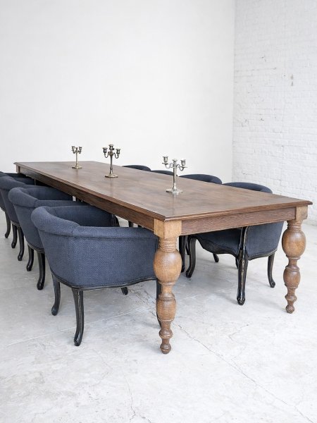 兵庫県のリノベーションしたマンションに、3メートルの大きなダイニングテーブルを納品させていただきました。