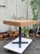 厚み100mmの豪勢なホワイトオーク無垢材の天板。