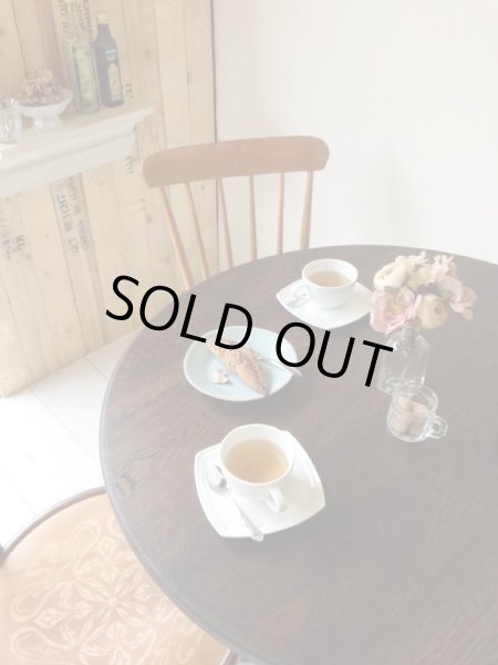 こちらはバーンドブラウン色(蜜蝋ワックス)仕上げです。