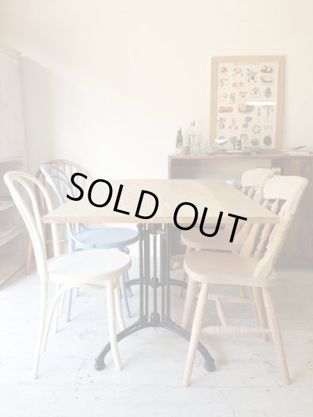 こちらの写真はW1400の鉄脚テーブル、ダイニングテーブルにも