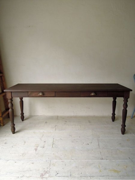 サイズ・カラーオーダーできるキッズデスクです。