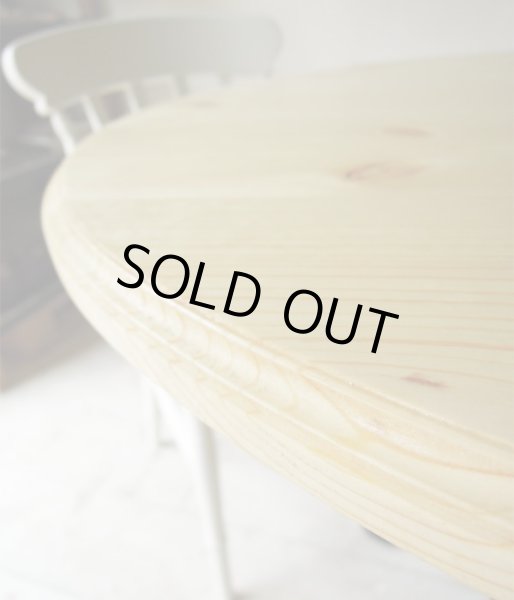 ハニー色の丸天板の様子。