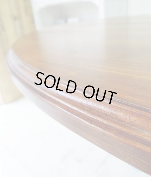 アンティークブラウン色のパイン丸天板。