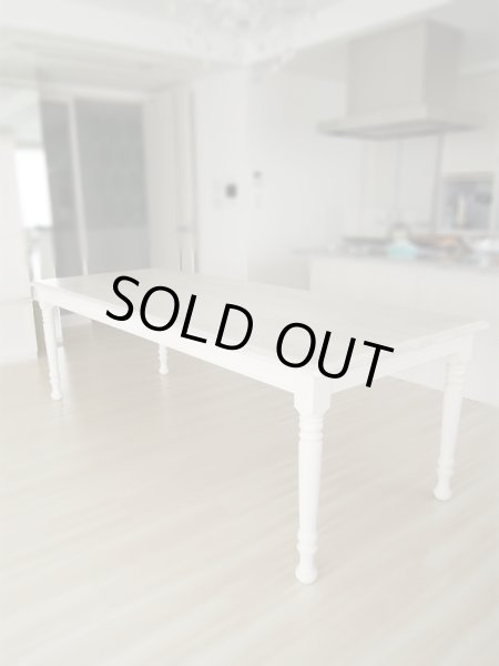 6人〜8人で広々使っていただける、オーダーメイドダイニングテーブルです