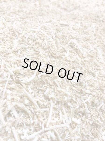 主にパイン材、オーク材ののこぎり屑です。無料で差し上げます。