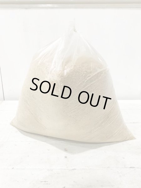 70Lのビニール袋に入っています。