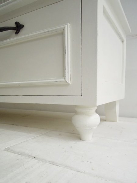 球根のようにコロンとしたターンドレッグ（ろくろ脚）