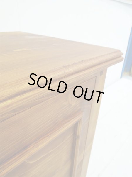 天板の様子。写真は赤茶系のアンティークブラウン色。