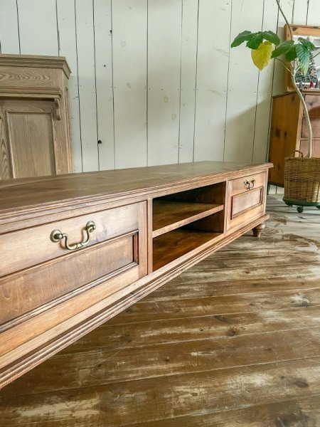 収納部分は扉や引出しなどカスタマイズできます。