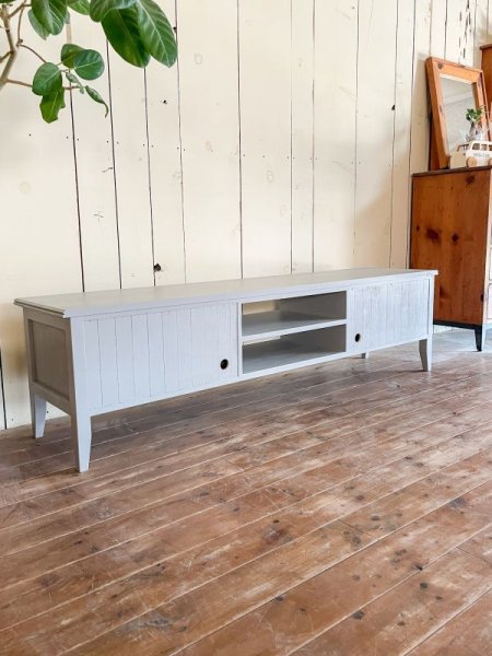 背面もきれいな仕上げ、配線穴の加工もご相談ください。