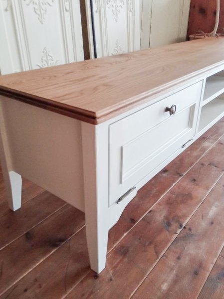 足が150mm床から上がっているので、お掃除がしやすいです。