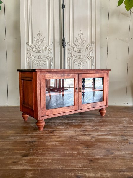 カントリー家具風のかわいいテレビボード