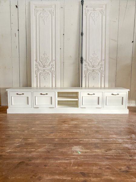 フランスアンティーク調テレビボードをオーダーメイドで製作いたします。